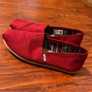 TOMS - woman’s red TOMS size 8.5 NWT